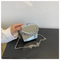 Bolso de caja cuadrado de espejo plateado con cadena de metal y bandolera - Plateado