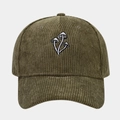 Dettaglio del cappello da baseball in velluto verde oliva con ricamo a fungo bianco - Regolabile / Verde Militare