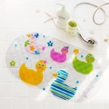 Transparente rutschfeste Badematte mit bunten Entenmotiven und Saugnäpfen für Kinder - Bunte Enten