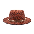 Dettaglio cappello fedora leopardato con fascia di perline dorate e tesa larga piatta - M(56-58cm) / Borgogna