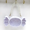 Dettaglio della borsa portaoggetti a forma di caramella con manico di perle e glitter - Grande / Bianco