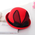 Cappello a secchiello in lana rossa stile British con orecchie di coniglio in pizzo - Rosso