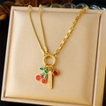 Collana in acciaio dorato con ciondolo a ciliegia e targa AMOUR in scatola - Stile Piastrina AMOUR Ciliegia Catena Giuntata (N3119)