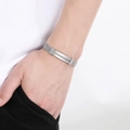 Pulsera de malla de acero inoxidable para hombre con placa rectangular plateada - Estilo de Placa Curva de Acero (KB147251-KLHQ) / Color Acero