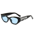 Occhiali da sole cat-eye con montatura nera, lenti azzurre e scritta palm bianca gotica - Montatura Nera Lenti Blu