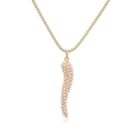 Detailed close-up of a golden horn pendant necklace pavé-set with elegant cream pearls - Chili Style (Necklace) / Gold