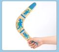 Boomerang in legno con motivo a canguro blu e dettagli verdi per lo sport all'aperto - Stile B Canguro