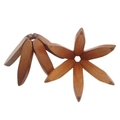 Set of two solid wood heat insulation pads in natural grain, foldable flower design - Single Piece / Natural Wood Color