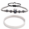Dettaglio del bracciale argentato con numeri romani e braccialetto corona blu - Set Corona in Zirconia Blu Oro Bianco