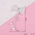 Silberner Schleifenanhänger mit weißen Perlen und Quasten für DIY Handyzubehör Schmuck - D448 Perle Schleife Quaste