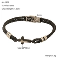 Dettaglio del bracciale intrecciato con ciondolo a croce in acciaio inossidabile e chiusura - Bracciale Intrecciato con Ciondolo a Croce (ZH1858S)