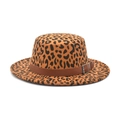 Platte wollen vilten hoed met luipaardprint in oranje met bruine lederen riemdecoratie - M (56-58cm) / Khaki Luipaard
