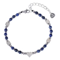 Dettaglio del bracciale di perline blu con ciondolo a cuore e chiusura a moschettone - Bracciale di Lapislazzuli