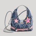 Borsa a tracolla Y2K in denim con bordi sfrangiati, stelle e fibbia rosa decorativa - Blu Denim