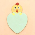 Notas adhesivas de pollito amarillo con área de corazón verde sobre fondo rosa - Pollo