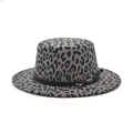 Flacher grauer Wollhut mit Leopardenmuster, schwarzem Lederband und Metallschnalle - M (56-58cm) / Grau