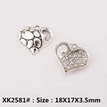 Macro detail of heart charm pendant showing pebble texture and 18x17mm dimensions - XK2581# (Heart Bezel Tray)