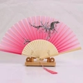 Abanico plegable japonés de seda rosa con flores de cerezo y varillas de bambú - Varillas Blancas Estilo 4