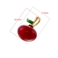 Dettaglio del ciondolo a ciliegia rossa con dimensioni 16,5 mm di altezza e 11,5 mm di larghezza - VD1733 Mela Piccola Rossa