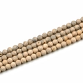 Dettaglio di perle in corallo fossile naturale da 10mm con finitura opaca per gioielli - Giallo Vino Galvanizzato
