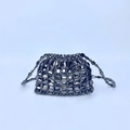 Details der gunmetal Pailletten und handgefertigten Perlenstickerei einer Abendtasche - Graphit