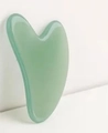 Grüner herzförmiger Gua Sha Schaber aus Jade für Gesichtslifting und Entspannungsmassage - Grüner Gua Sha Brett (In Box)