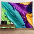 Detalle de un tapiz de pared con plumas coloridas para decoración de interiores moderna - Compacto / Pluma Gigante Colorida
