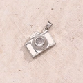 Zirkon-kamera-anhänger (weißgoldfarbe) [255 X 22 Mm (öffnung: 5 X 35 Mm)] | 1 Stück/paket