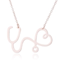 Close-up van roségouden stethoscoop hart hanger aan een verfijnde schakelketting - Roségoud