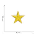 Détail écusson étoile jaune brodée montrant les mesures 4,3 cm et les points de couture - Jaune avec Bordure Blanche (Petit)