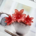 Pinza per capelli a fiore rosa traslucido in resina con design di plumeria francese - Rosso