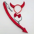Set costume da diavolo rosso lucido con cerchietto corna, papillon e coda lunga - Cerchietto Corna da Diavolo in Tessuto Lucido Rosso Papillon e Coda