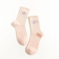 Hellrosa Baumwollsocken mit kleiner Planeten-Stickerei im gerippten japanischen Stil - Rosa
