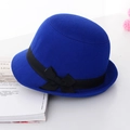 Chapeau cloche élégant en laine bleu roi avec un nœud en ruban gros-grain noir - Taille unique / Bleu royal