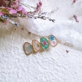 Handmade resin hair clip with dried flowers and pearls on a gold base with lace accents - Pink Series