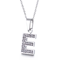 Collier avec pendentif lettre E argenté serti de cristaux sur une chaîne maille fine - Lettre E(KN89512-K)