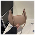 Detailed view of the beige crescent handbag with golden zipper and smooth leather finish - Khaki