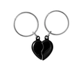 Vue détaillée de porte-clés magnétiques en forme de cœur noir pour couples - Paire de Coeurs Noirs
