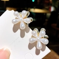 Elegantes pendientes de flores con perlas blancas y pétalos de metal dorado en tarjeta - 1# Pinza para el pelo de una sola flor