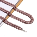 Details der dicken Harzkette mit weißen Silikon-Antirutschringen für Brillenbänder - Grauviolett