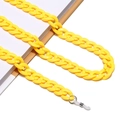 Dettaglio catena per occhiali in acrilico giallo acceso con asole in silicone - giallo limone