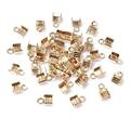 Primer plano de terminales para cinta de metal dorado con lazo para bisutería artesanal - 3mm (200 Piezas) / Oro KC