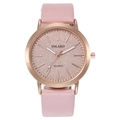 Dettaglio orologio con quadrante glitter rosa, cassa oro rosa e cinturino in pelle - Rosa
