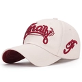 Cappellino da baseball in cotone beige con ricamo 3D 'Finally' rosso scuro e visiera - Beige / Regolabile