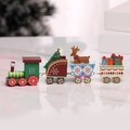 Groene houten kersttrein variant met miniatuur rendier, boom en geschenkdoos rijtuigen - Y01222 4 secties / Kleurrijk
