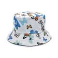Dettaglio del cappello alla pescatora bianco con stampe di farfalle e cuciture curate - M (56-58cm) / Bianco