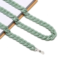 Dettaglio catena per occhiali in acrilico verde chiaro con anelli antiscivolo - verde chiaro