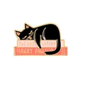 Spilla in smalto con gatto nero che riposa su libri colorati e bordi dorati - Libro Gatto Nero Harry Pawter