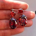 Eleganti orecchini a goccia in argento con zirconi ovali rosso vivace e design a due livelli - Rosso
