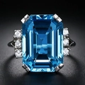 Elegante ring met smaragd geslepen blauwe edelsteen en zijdiamanten in witgouden afwerking - US 6 / Blauw